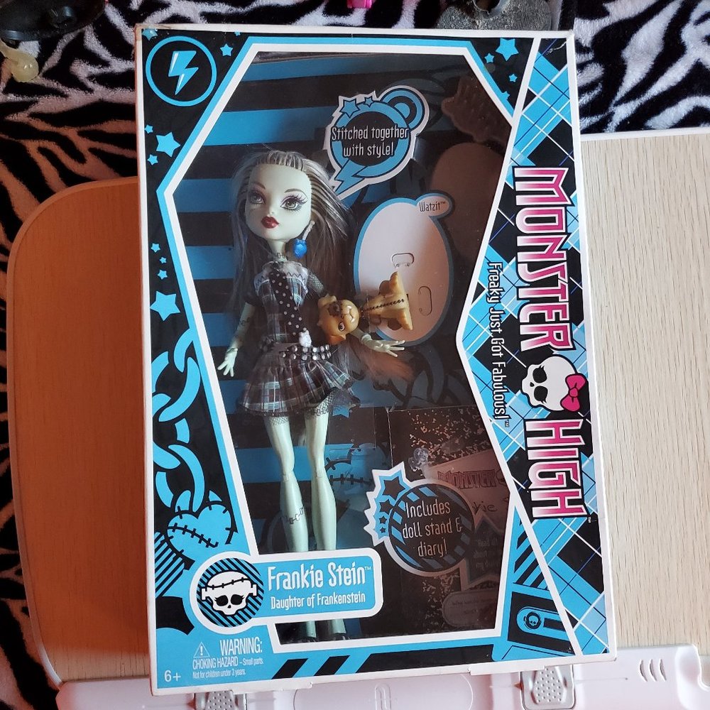 Mattel Monster High Frankie Stein Doll - Original Release 1st Run (2010) GUC